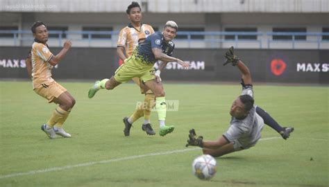 Foto Foto Aksi Persib Bandung Meng KO FC Bekasi City Pada Laga Uji Coba