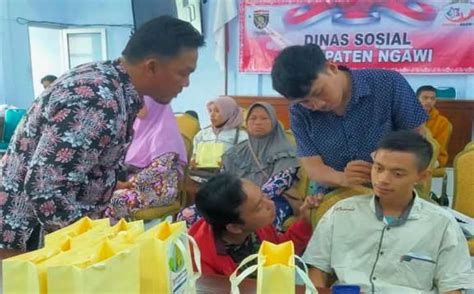 Penyandang Disabilitas Tuna Rungu Di Ngawi Terima Alat Bantu Dengar