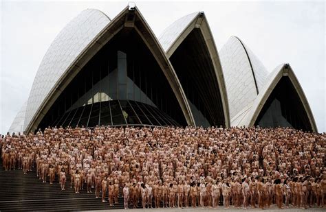 Petitie voor naaktfoto van 500 Australiërs op parkeergarage NRC