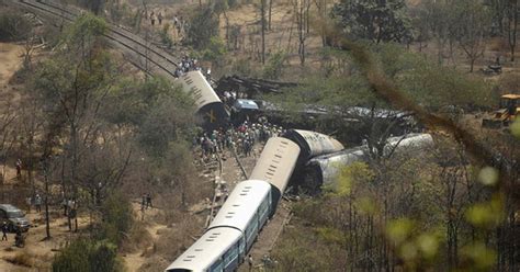 G1 Descarrilamento de trem na Índia deixa mortos e feridos notícias