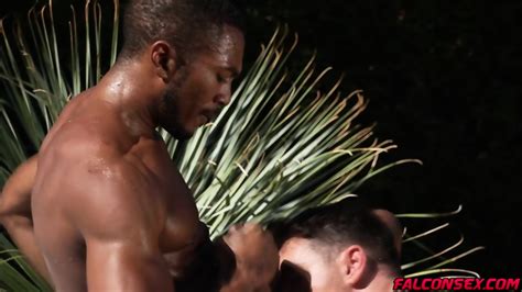 Sean And Beau Makes Hot Anal Rimming By The Pool