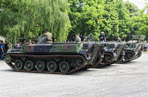 Saurer SPz Auf Rädern und Ketten 2011 Wien video of Flickr