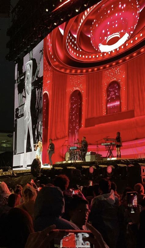 Sabrina Carpenter Opening The Eras Tour In Ciudad De Mexico Night 2 En