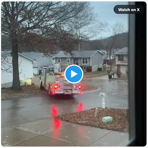 Video Mo Fire Truck Spins Out Of Control In Ice Storm