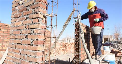 Construir una casa en el terreno de los padres de quién es la vivienda