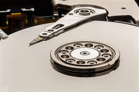 Hard Disk Drive Dan Penutup Terbuka Perangkat Keras Komputer Hard Disk