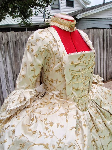 The Antique Sewist 1760s Robe A La Francaise Pet En L Air