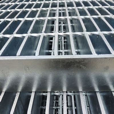 Hot Dip Galvanized Heavy Duty Steel Grid Footpath Step Plate