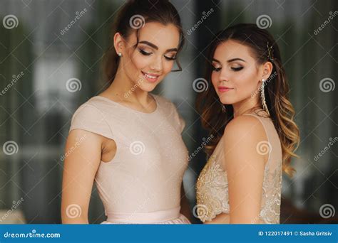 Two Girls In Evening Dress Show Their Makeup Stock Image Image Of Caucasian Evening 122017491