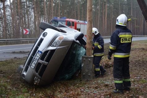 Wypadek Niedaleko Nowogrodu Bobrz Dwie Osoby Zabrane Do Szpitala