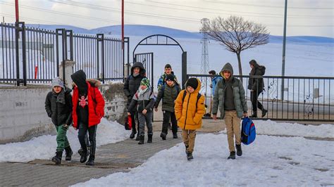 Deprem bölgesindeki okullarda tatil süresi belli oldu Son Dakika