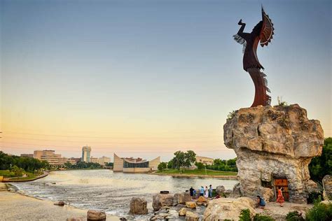 20 Amazing Kansas Landmarks For Your 2022 Bucket List