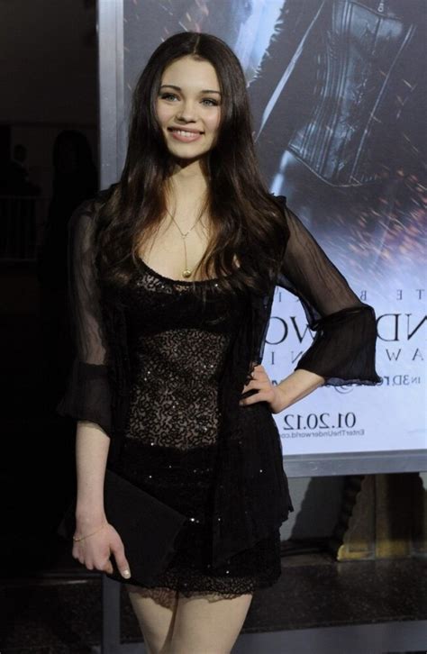India Eisley Posing Topless Hot Naked Actress Nude Leaked Porn Photo NudePicsHD