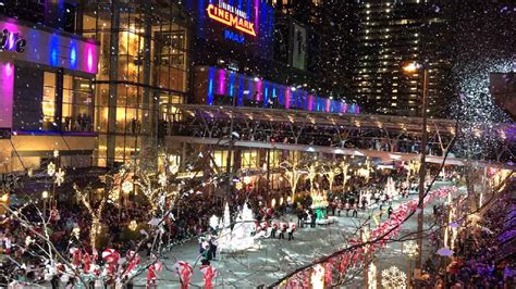 Free Snowflake Lane magical Christmas stroll in Bellevue - Greater ...