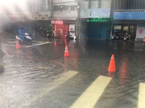 午後大雷雨嚇人 桃園市八德部分路段積水 生活 自由時報電子報