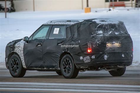 Hyundai Palisade Makes Spy Photo Debut Looking Like A Bigger Santa