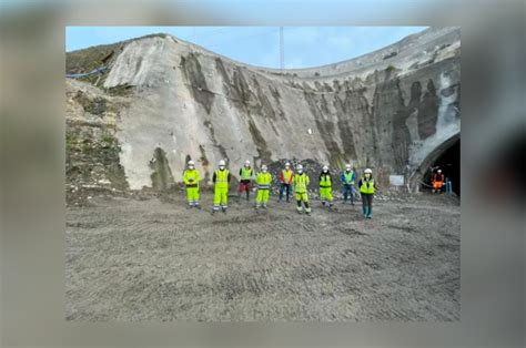 Seremis de Energía visitan obras de construcción de la central Los