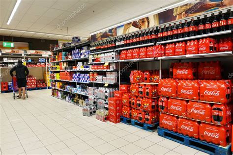 WALLONIA BÉLGICA JULIO 2021 Pasillo que contiene productos