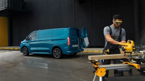 Ford E Transit Custom 2023 una van eléctrica con casi 400 km de autonomía