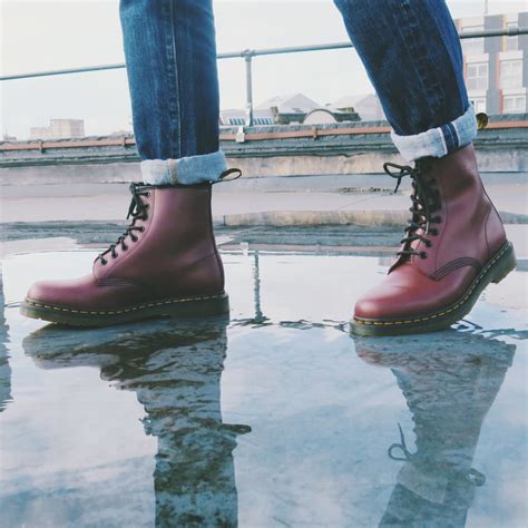 1460 Smooth Leather Lace Up Boots In Cherry Red Dr Martens Sapatos