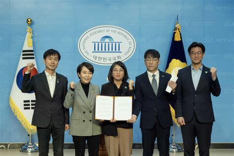 용혜인 기본소득당 상임대표 열린민주당 사회민주당준과 함께 ‘개혁연합신당 추진하기로 합의 발표