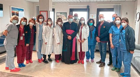 Il Vescovo Giurdanella Visita L Ospedale Di Castelvetrano