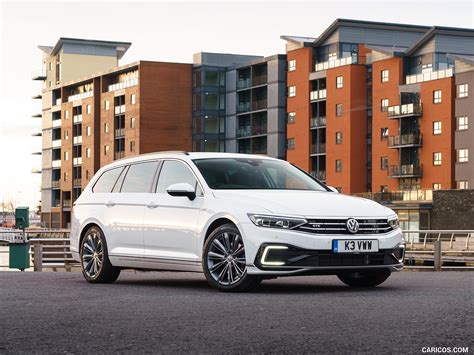 2020 Volkswagen Passat Gte Advance Estate Uk Spec Plug In Hybrid Front Three Quarter