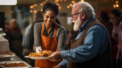 Premium Photo Group Of Volunteers Serving Thanksgiving Dinner To The