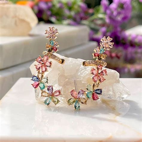 Brinco Ear Cuff Longo Floral Cristais Coloridos SemiJoia Dourado