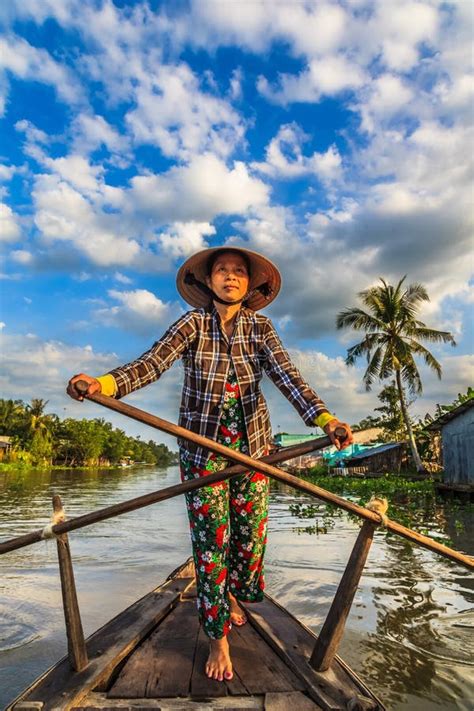 Tam Ban Sampan Kleine Boot In Mekong Rivier Vietnam Redactionele