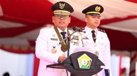 Pj Gubernur Sultra Motivasi Aparatur Pemprov Saat Upacara HUT Ke 60