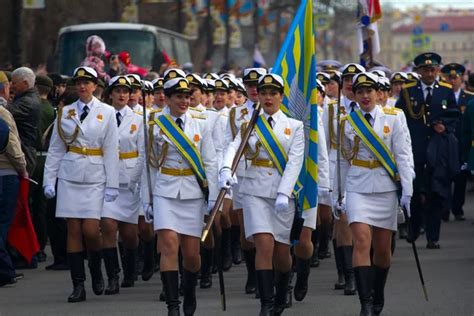 Rusia San Petersburgo 9 de mayo de 2017 Desfile militar y niñas