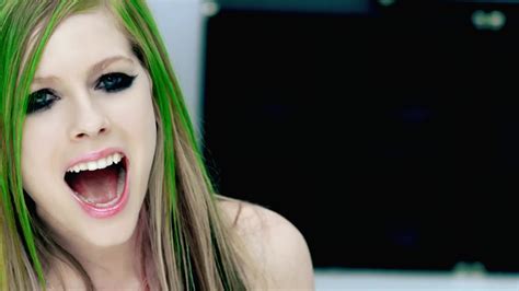 Smile {Music Video} - Avril Lavigne Photo (38793047) - Fanpop