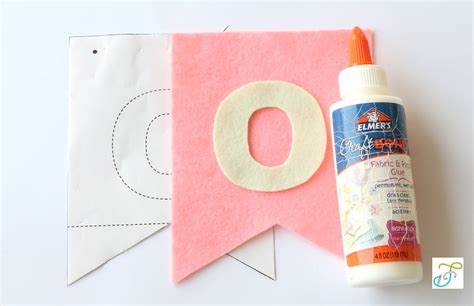 Diy How To Make An Easy No Sew Felt Banner Fun Cloth Crafts Felt Craft Patterns