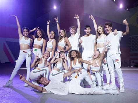 Wave Your Flag veja letra da música nova do Now United