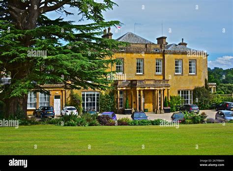 Penelope keith to the manor born hi-res stock photography and images - Alamy