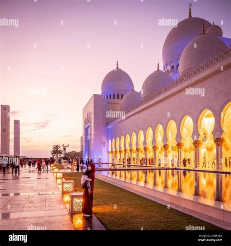 Sheikh Zayed Grand Mosque Stock Photo Alamy