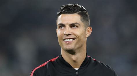 Cristiano Ronaldo Filmat în Timp Ce Se Antrenează Cu Fiul Său în