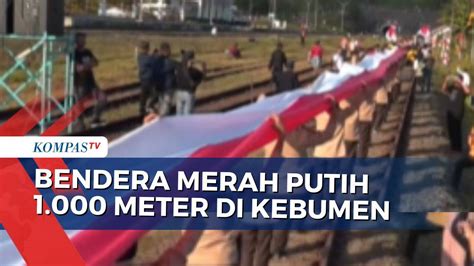 Hut Ke Ri Relawan Bentangkan Bendera Merah Putih Sepanjang Km