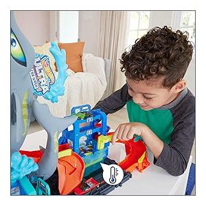 Hot Wheels Let S Race Netflix City Toy Car Track Set Ultra Shark Car Wash With Scale