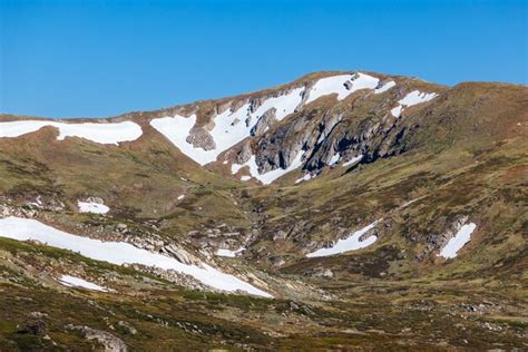 Premium Photo Landscape Views Over The Snowy River Towards Main Range