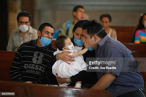 Level 1 Surgical Mask Photos Et Images De Collection Getty Images