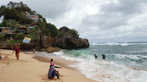 Pantai Indrayanti Tiket Masuk Lokasi Fasilitas Daya Tarik