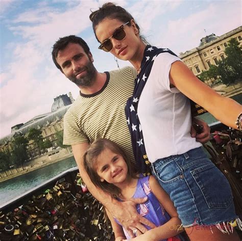 Alessandra Ambrosio Y Jamie Mazur Con Su Hija Anja Louise