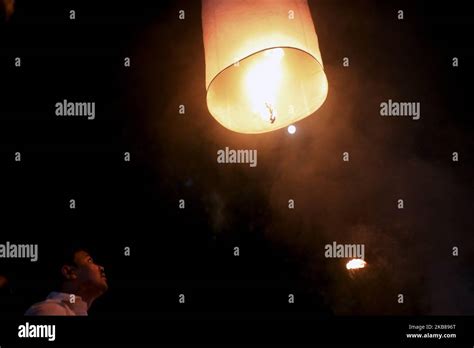 Buddhist Devotees Fly Fanush Hot Air Balloons To Honor The Lord Buddha On The Eve Of Pavarana