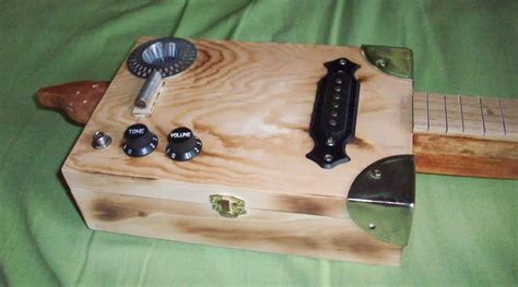 KALOU Cigar Box Guitar Fabrication Artisanale De Cigar Box Guitar