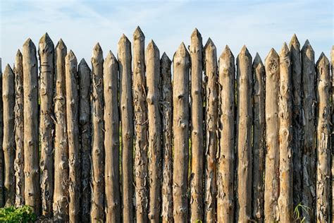 Palissade En Bois Faite De Rondins Bûche De Clôture En Bois Des