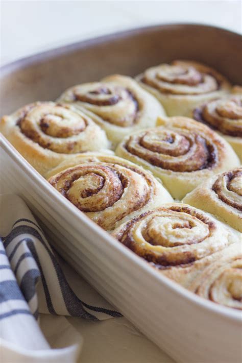 Pastel De Rollos De Canela Con Glaseado De Queso Crema Lyncott