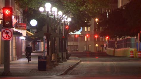 Downtown San Antonio streets silent, empty following Stay Home order | WOAI