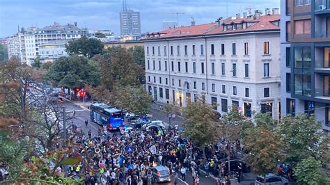 Pi Di Mille Persone Al Flash Mob Per La Sicurezza Sulle Strade A